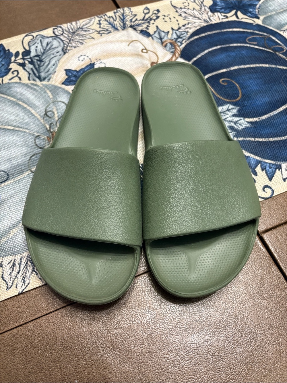Archie’s Unisex Olive Green Casual Cushioned Slides
